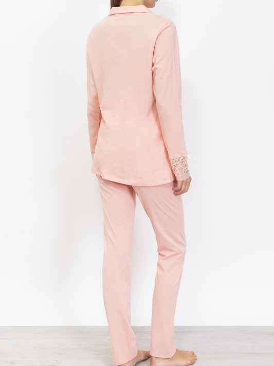 Verdissima's pajama set flaunts a macro-flower motif lace insert, delivering a modern yet elegant design.