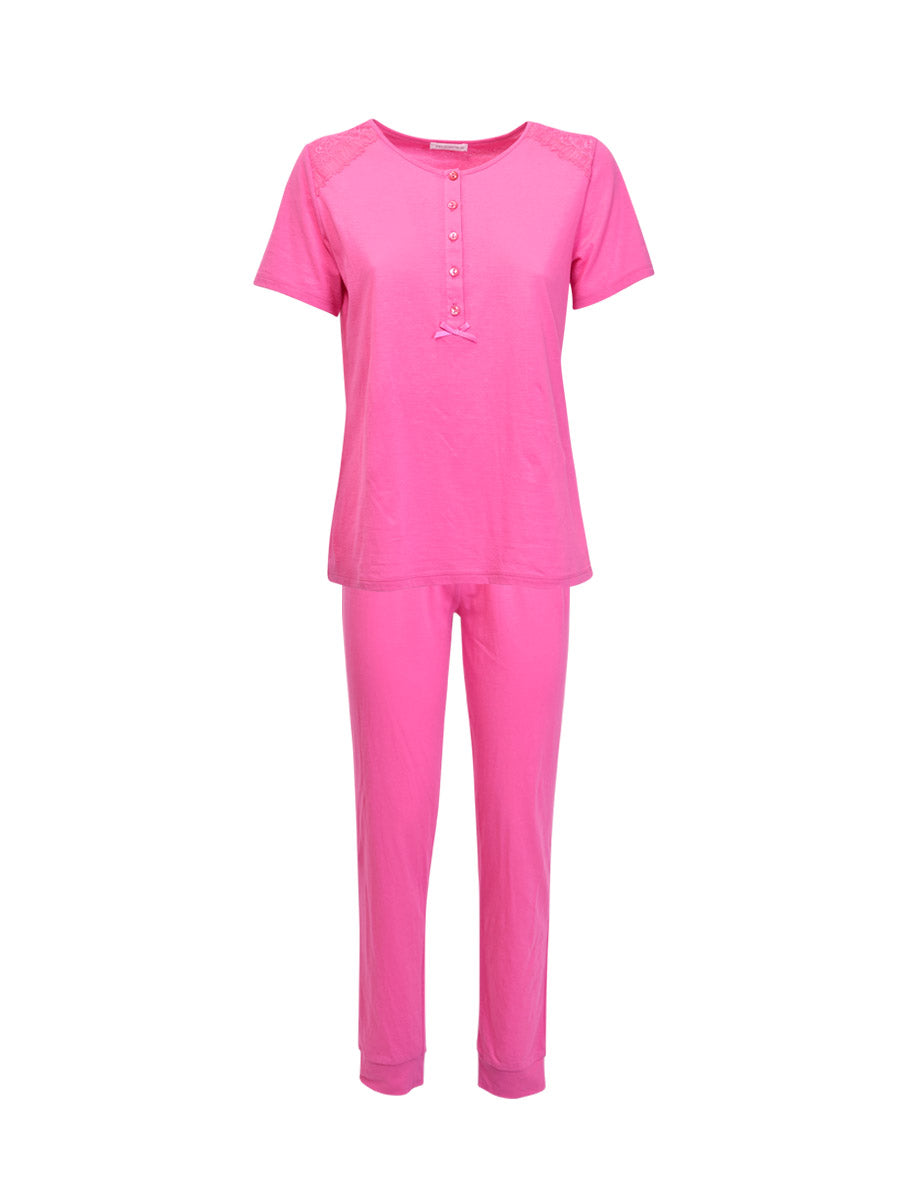 Verdissima's pajama set flaunts a macro-flower motif lace insert, delivering a modern yet elegant design. 