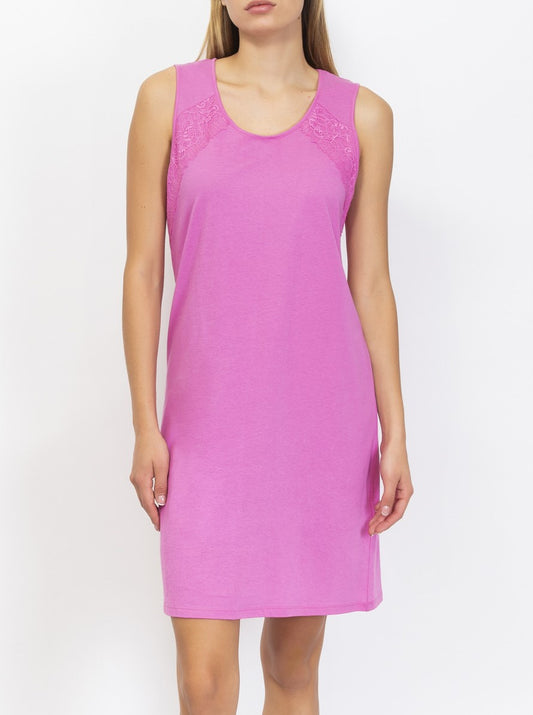 Verdissima's short nightgown features wide shoulder straps adorned with macro-flower motif lace inserts for an updated, modern look.