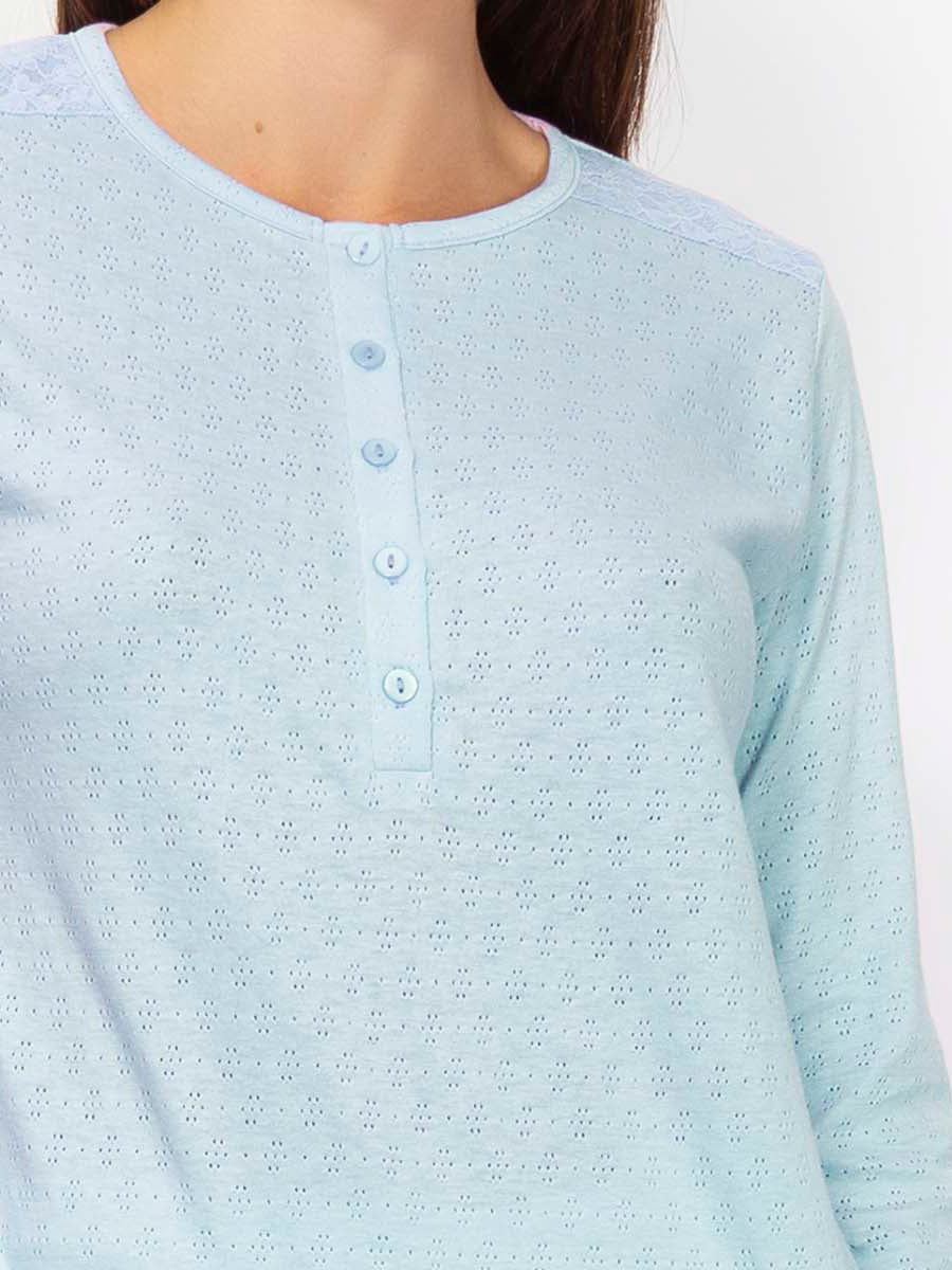 This premium pointelle cotton pajama set is crafted with a soft, subtly-textured fabric. Its long-sleeved top and trousers feature an elegant color palette that strikes a balance between comfort and style. 