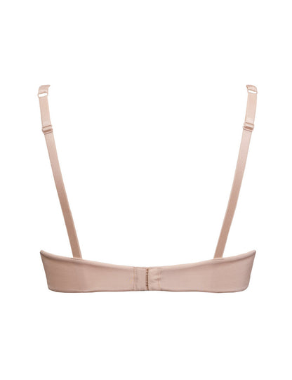 The SIÉLEI Fantastic line features this lightweight, lightly-padded bra which offers a smooth contour and subtle luster.