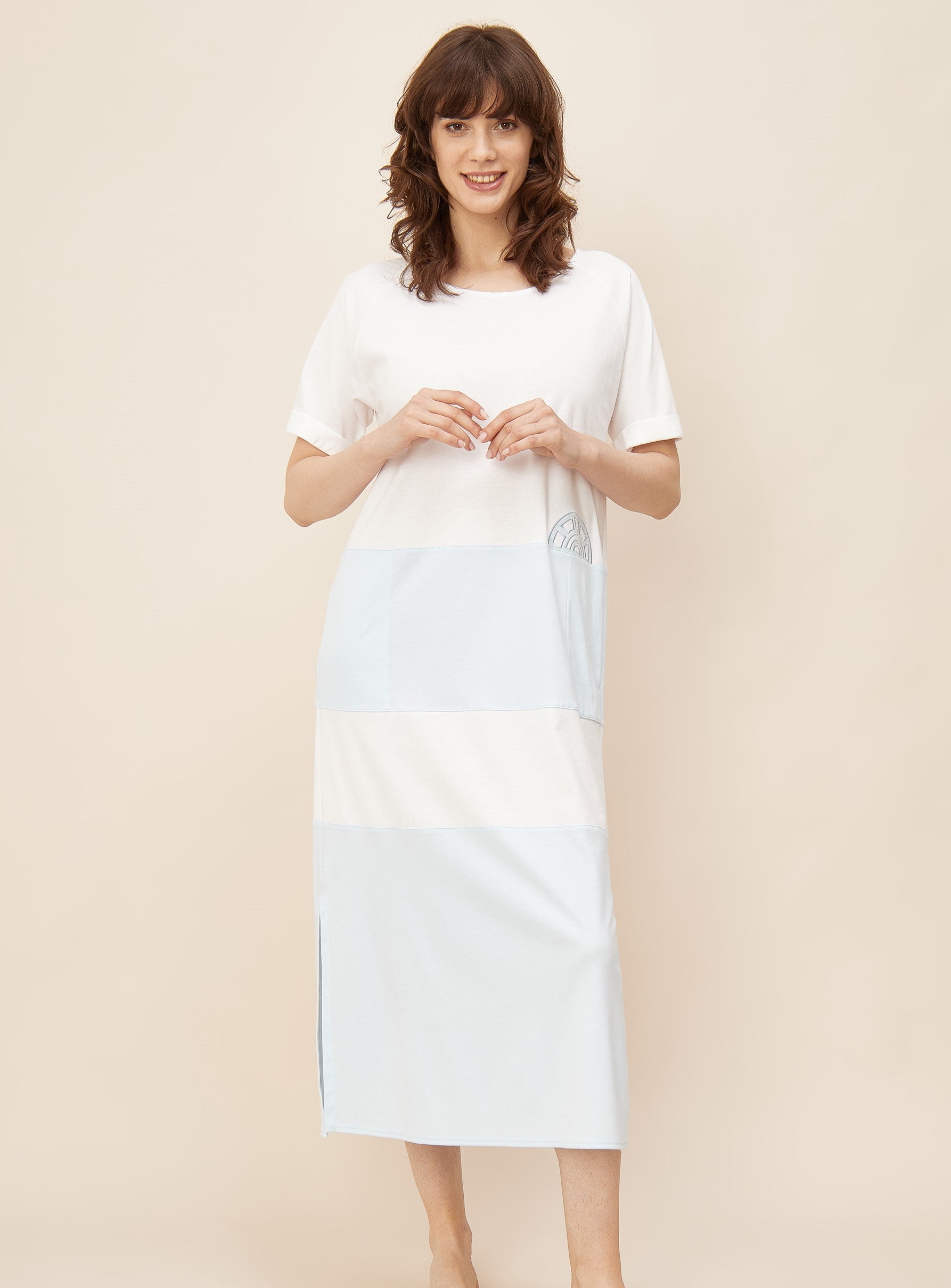 The High Class line from Féraud Paris offers a luxuriously soft long nightgown made of cotton. 